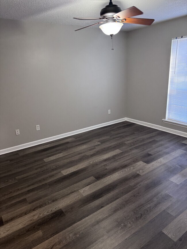 Photo - 1055 Baxter St