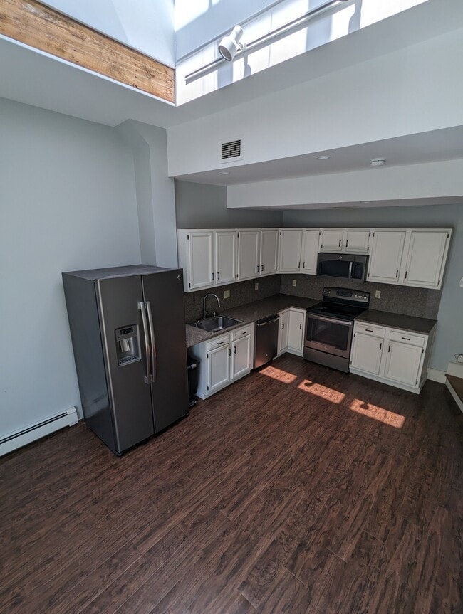 Building Photo - 401 State St Unit 20