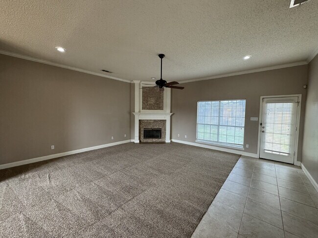 Photo - House Located On Cul-De-Sac & Near Shopping, Take Out & S. Loop 289!