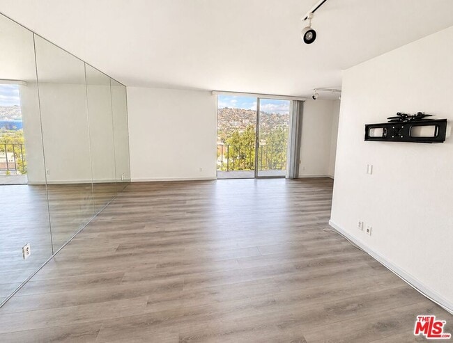 Photo - 100 S Doheny Dr Unit 815