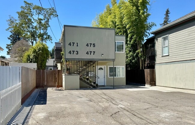 Building Photo - CRO471 & 473 Unit CRO471