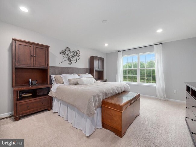 Photo - 131 Edgewater Ct