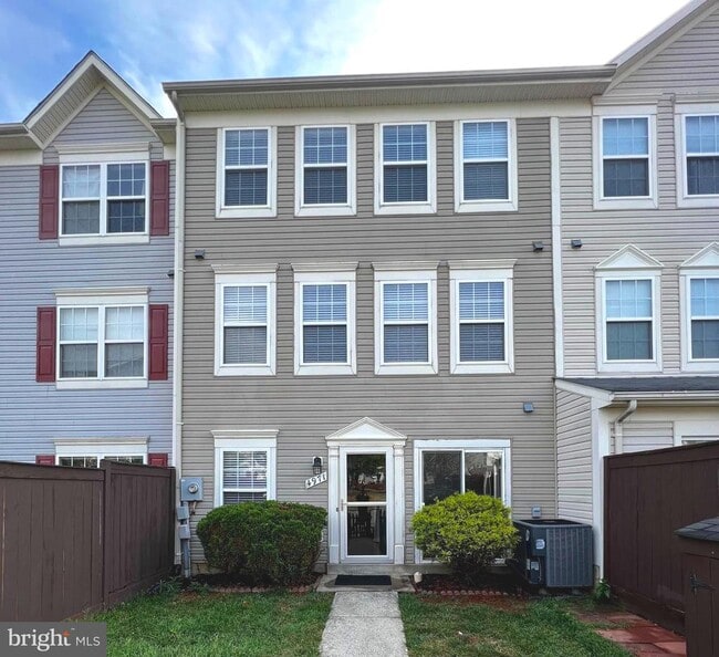 Building Photo - 4971 Clarendon Terrace