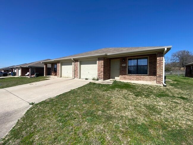 Building Photo - 2802 Ashley Dr