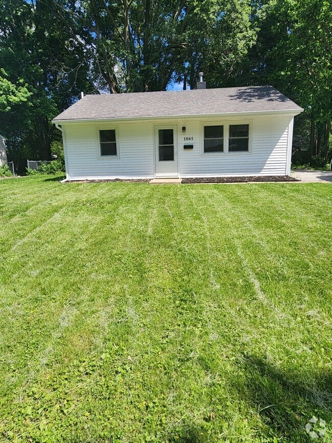 Building Photo - 1065 Eastview Dr Rental