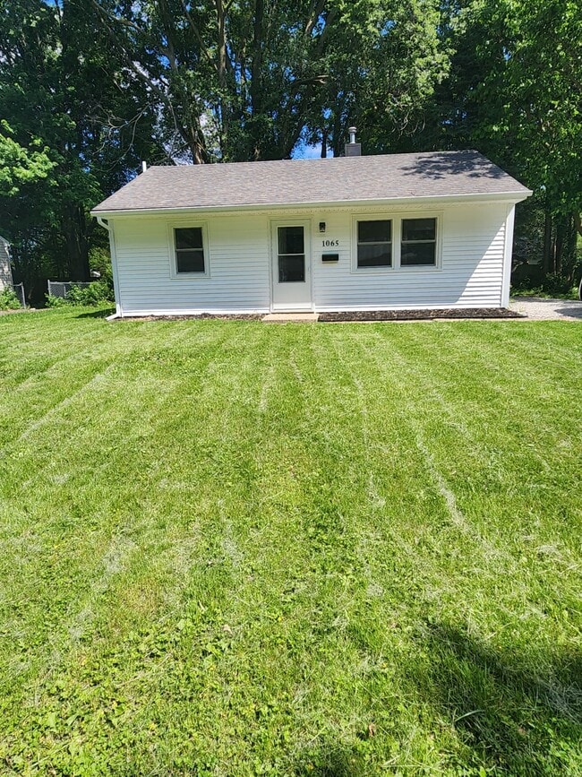 Photo - 1065 Eastview Dr House
