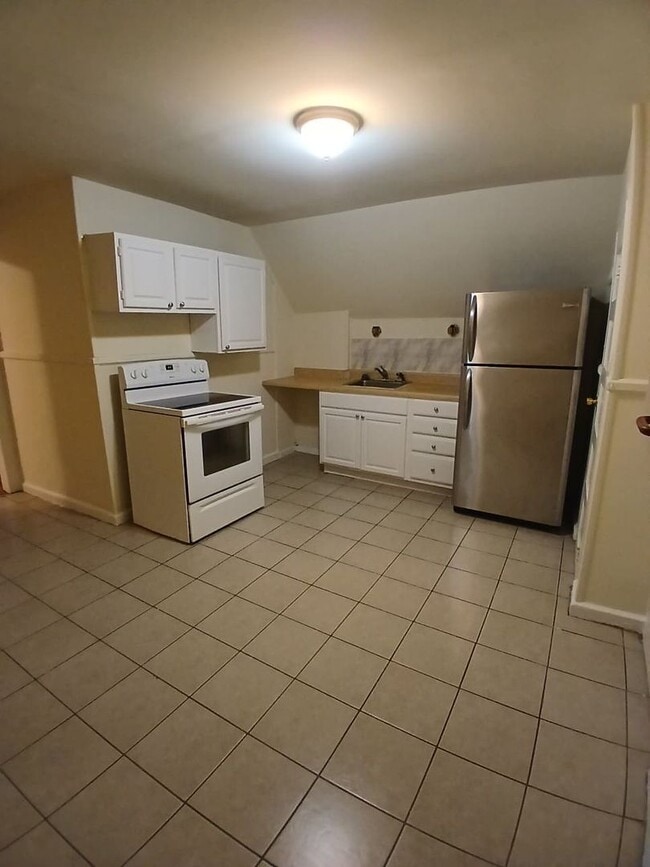 Photo - Wood Ave. 465-467 Unit 467 3rd