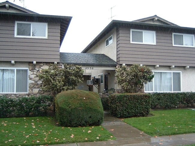 4536 Hamilton Ave
