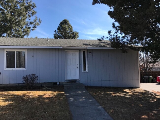 Building Photo - 2 Bedroom / 1 Bath Duplex in Madras – Wate...