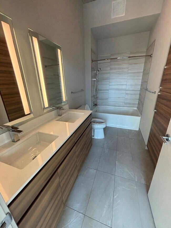 744 N Wells St Unit 1524