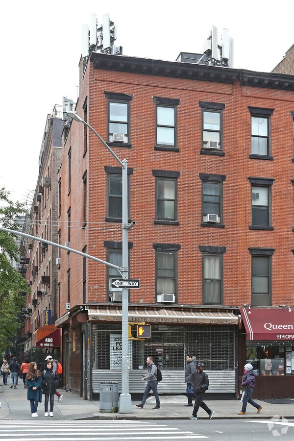 Photo - 652 Tenth Ave