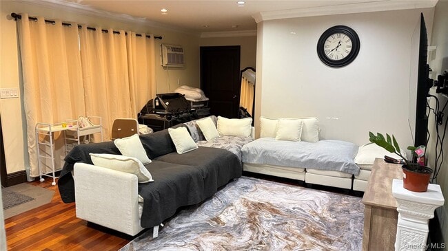 Photo - 190-18 Woodhull Ave