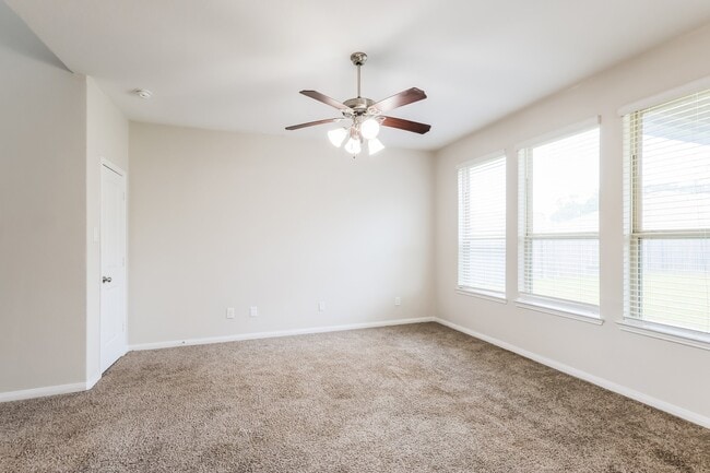 Photo - 15141 Meadow Glen S