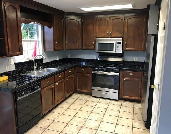 Photo - 17253 Tobermory Dr