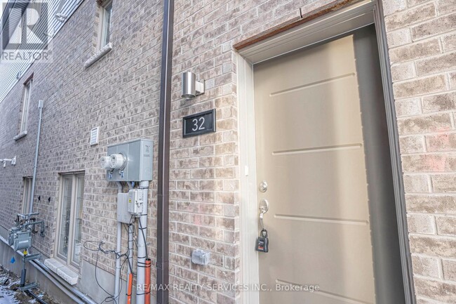 Photo - 205 W Oak Trl