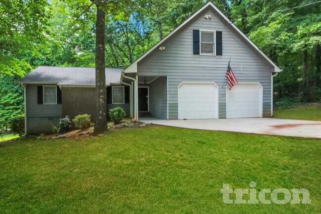 Building Photo - 605 Lake Dr SW