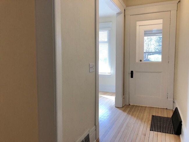 Photo - Amazing Vintage Townhouse. Uber Convenient...