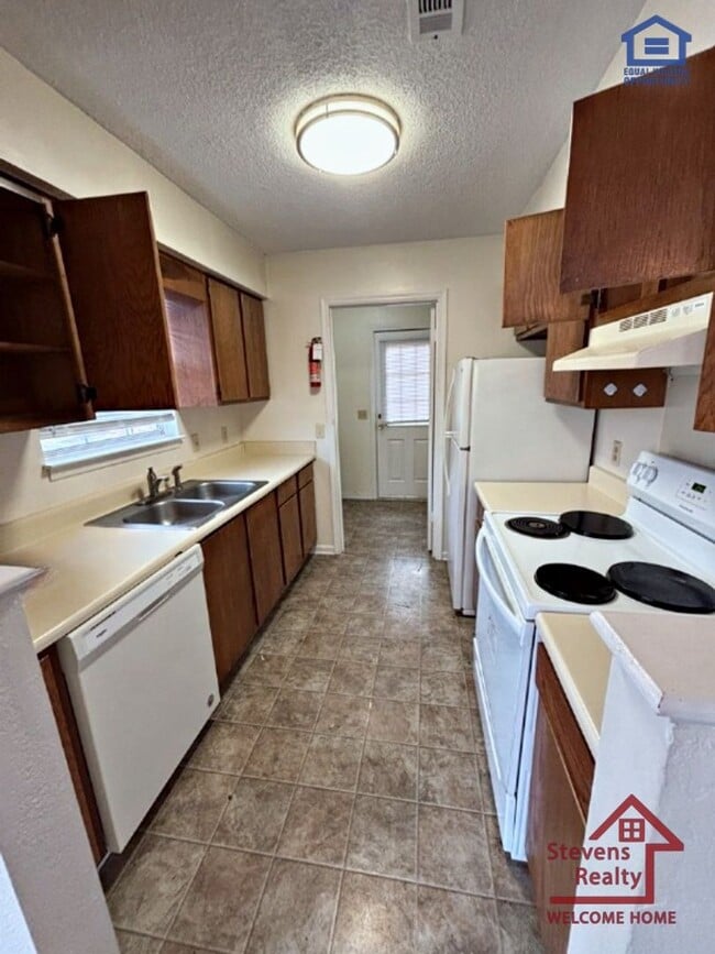 Photo - 459 Oriole Dr