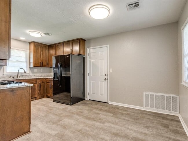 Photo - 710 Highland Pkwy