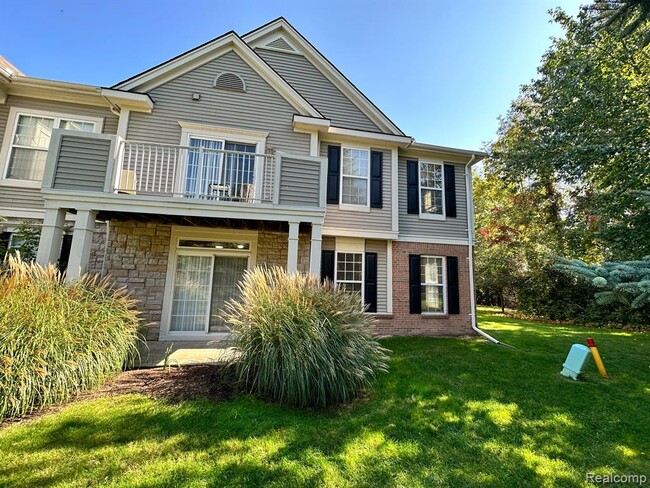 2354 Pinecroft Dr