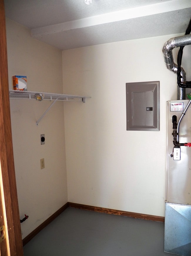 Laundry - Utility - 262 W Main St Unit D