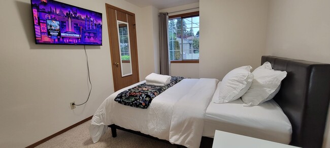 Building Photo - 19925 Wallingford Ave N