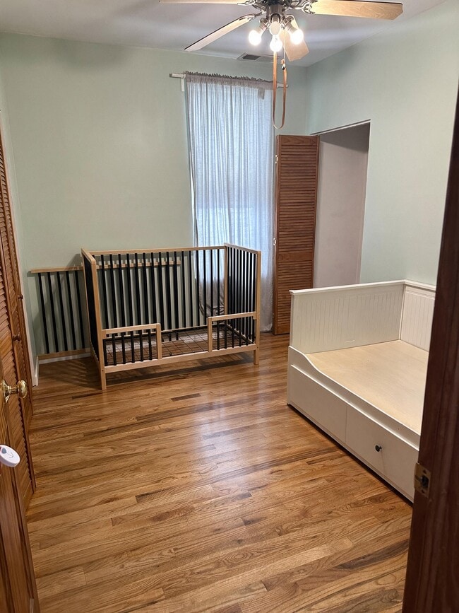 Room2 - 1116 W 17th St Unit 2F