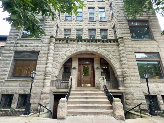 Building Photo - 549 W Belden Ave Rental