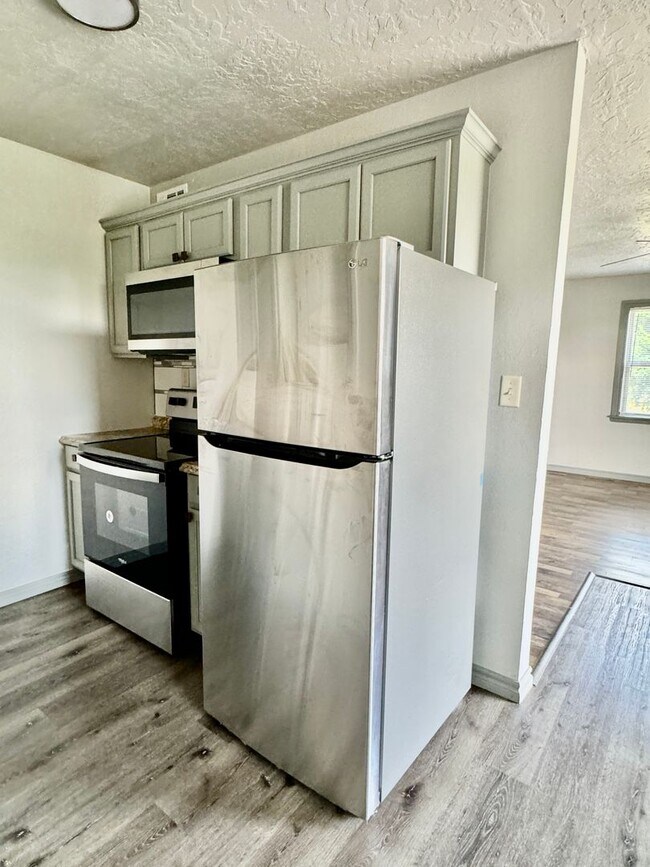 Photo - 505 Oak Ave - Ln