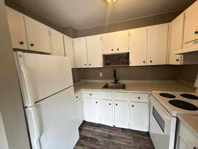 Photo - 411 Ellerdale St Unit 107