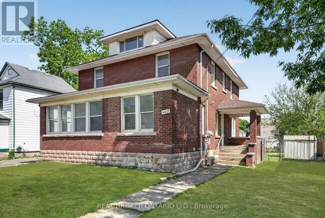 Photo - 4417 Ellis St