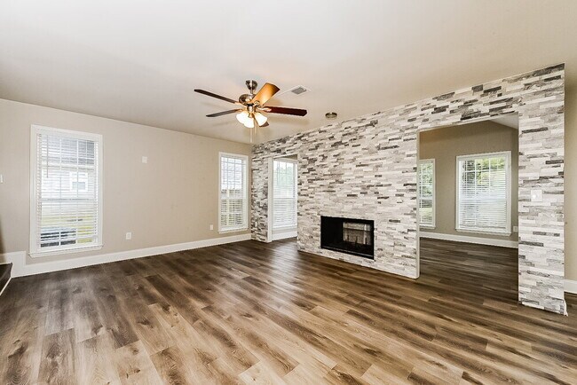 Photo - 7971 Clearview Cir