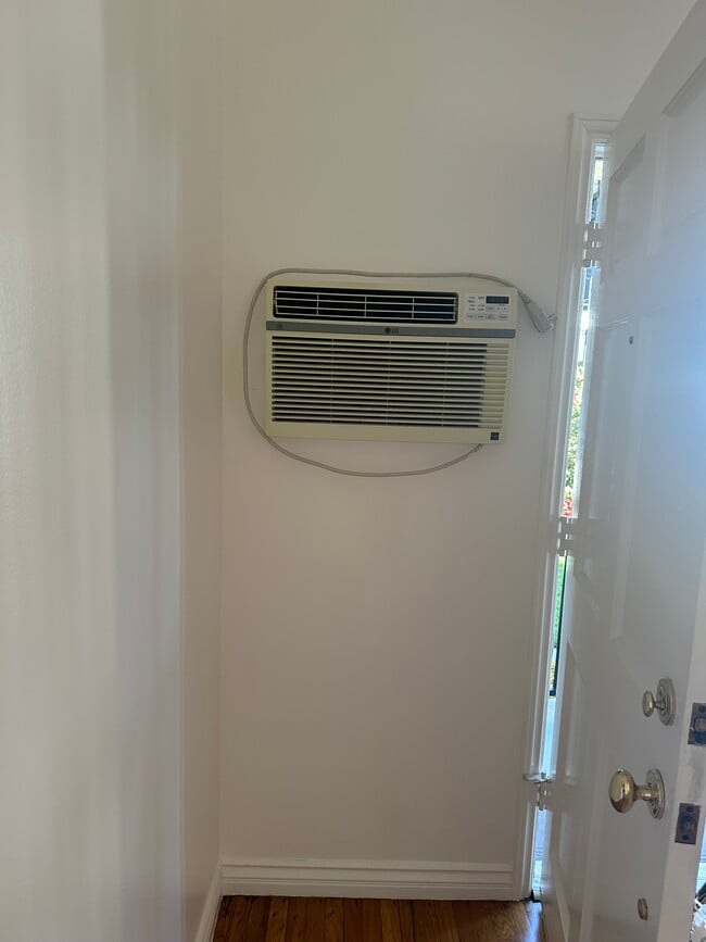 Photo - 933 W Huntington Dr