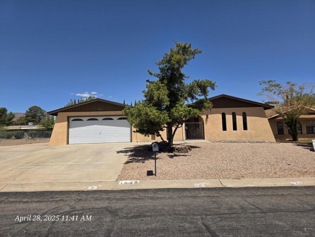 Photo - 1035 Hillcrest Dr Casa