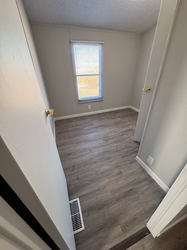 Photo - 2552 Smith Ave