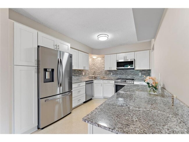 Photo - 560 Donegal Cir
