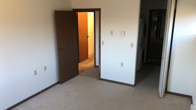 Photo - Spacious 2 bed 1.5 bathroom Condominium