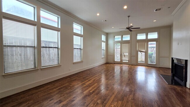 Photo - 5321 Inker St