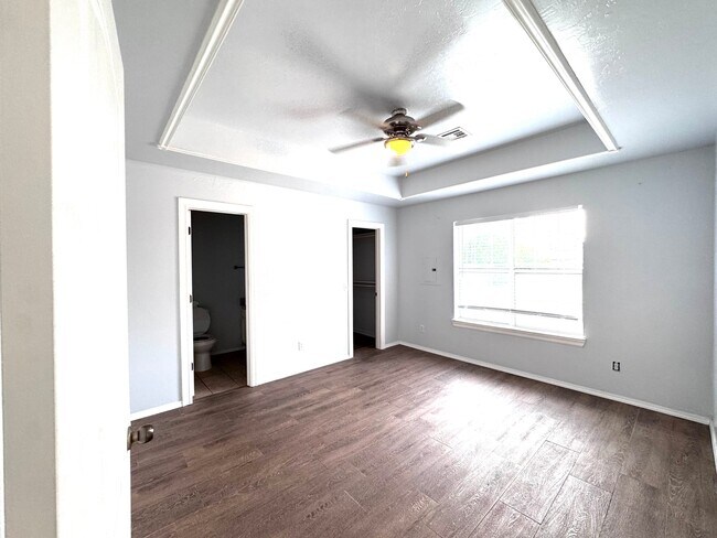 Photo - 601 NW 114th St