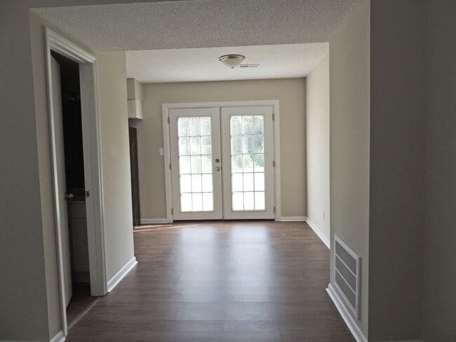 Photo - Convenient location , 2 bedroom 1.5 bath 9...