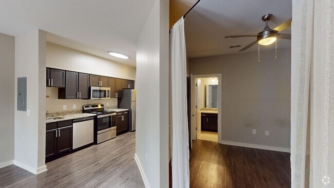 Building Photo - Studio Apartment With Amenities in Melrose...