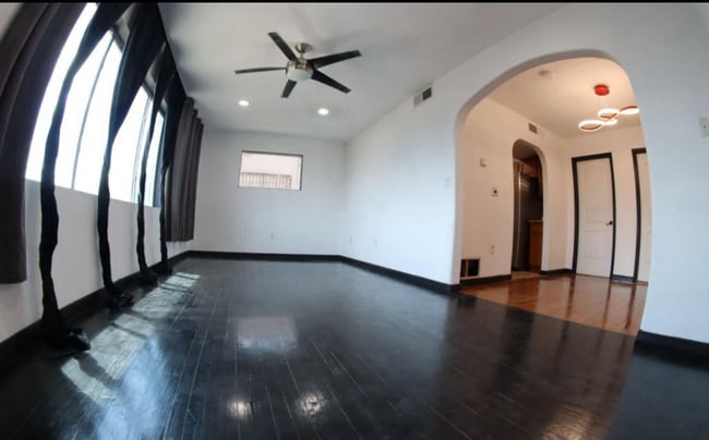 Photo - 2929 Mobile Ave