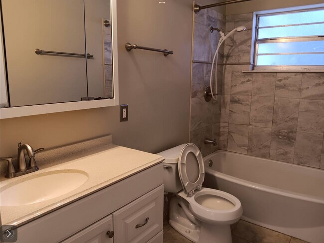 Photo - 141 White St