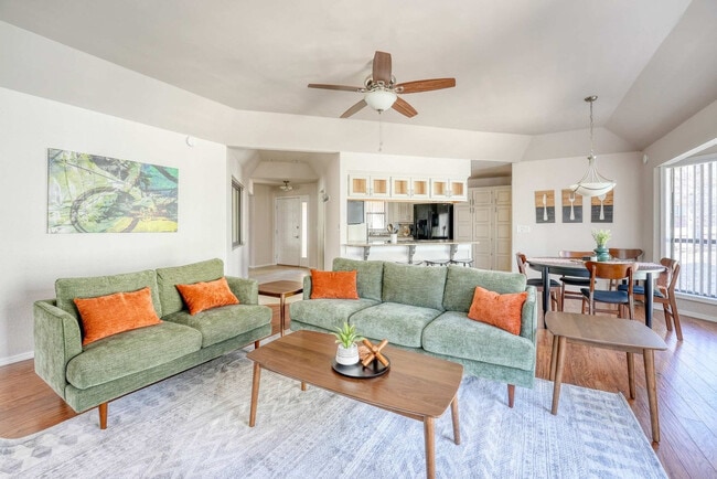 Photo - 15 Farnham Dr Unidad ID1241339P