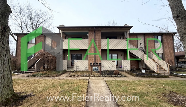 Building Photo - Ground Floor Condo Available Now!