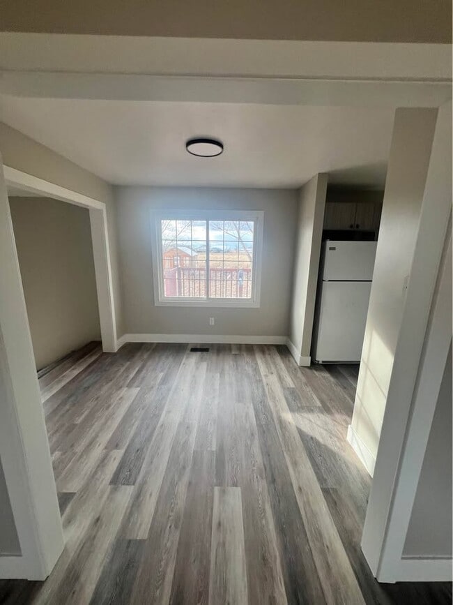 Photo - 643 N 2400 E