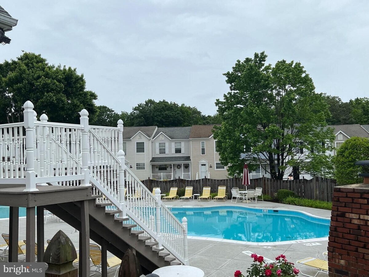 Photo - 102 Piccadilly Ln