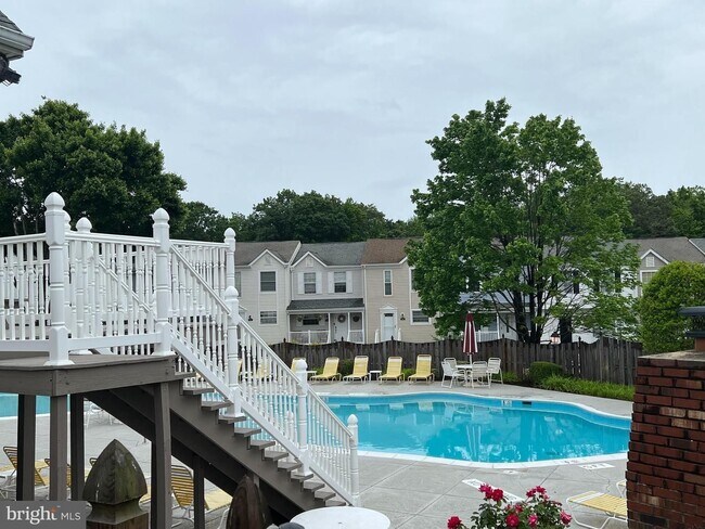 Photo - 102 Piccadilly Ln