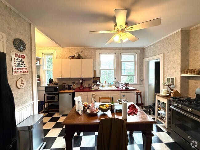 Building Photo - 13 Standish St Unit 2 Rental
