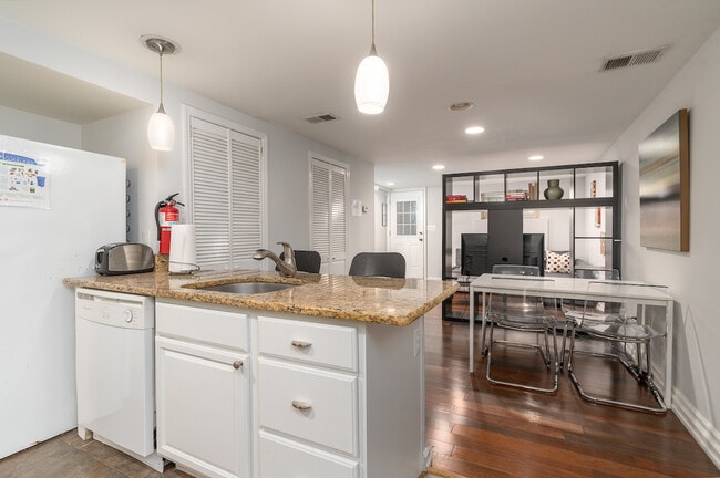 Photo - 724 13th St SE